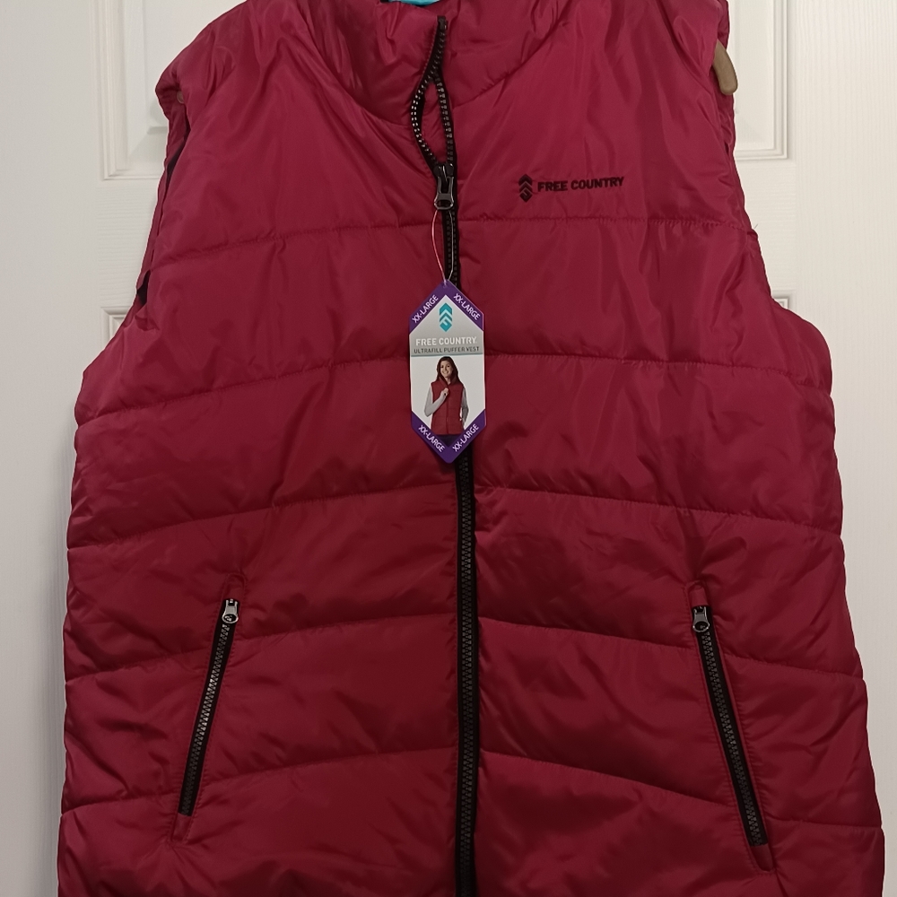 Free Country UltraFill Puffer Vest Ladies XX Large New With Tags. Garnet color